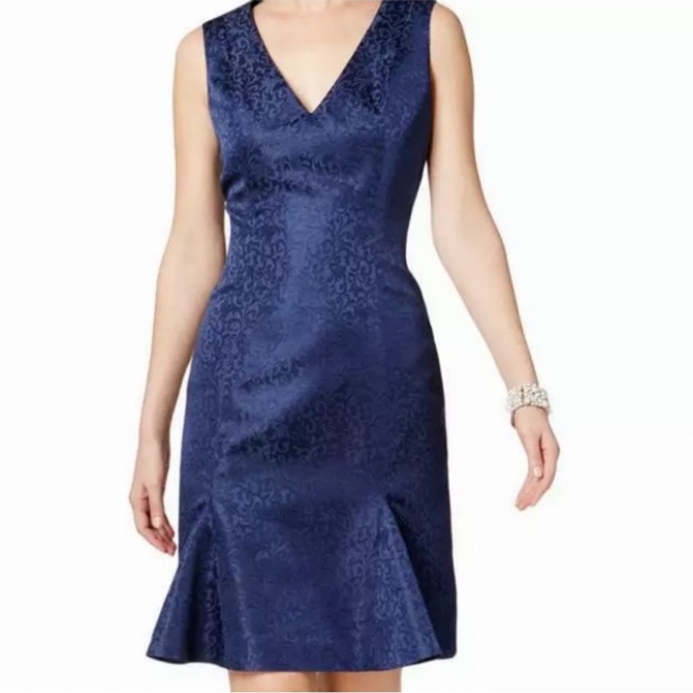 Elegant Blue V-Neck Sleeveless Sheath Dress